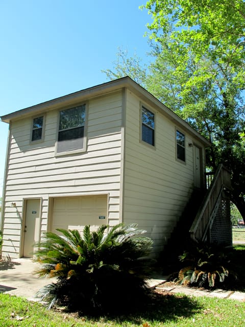 Studio Apartment ($180/Night Rented with the Main House Only)