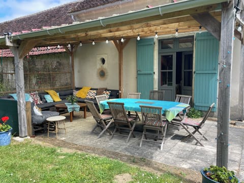 Outdoor eating and cosy seating