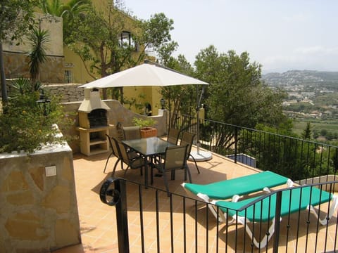 BBQ, TERRACE WITH LOVELY VIEWS.