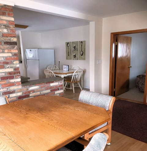 Cabin 10 Dining Area
