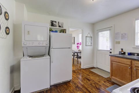 Pack light—the washer and dryer have you covered.