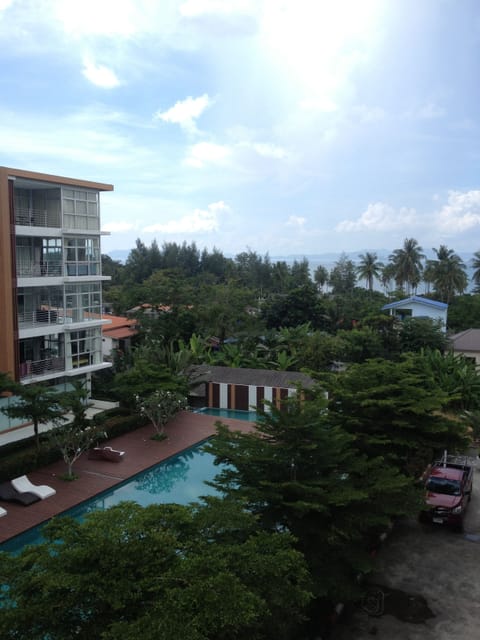 Sea and pool view