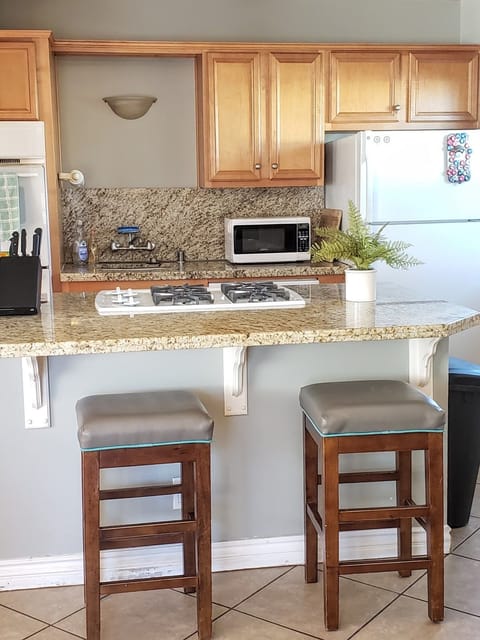 Fully stocked kitchen for feeding and entertaining the family!