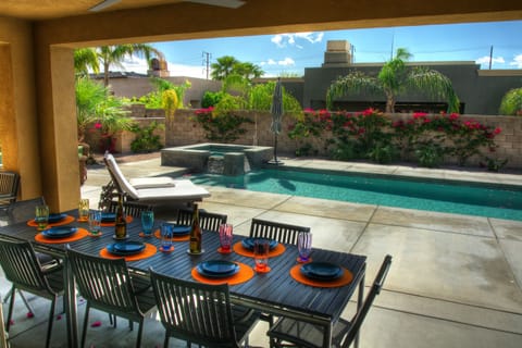 Outdoor dining by the pool. Life is good!