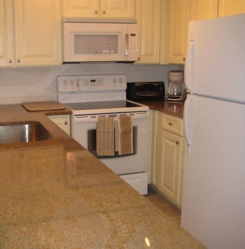 Fully equipped kitchen.