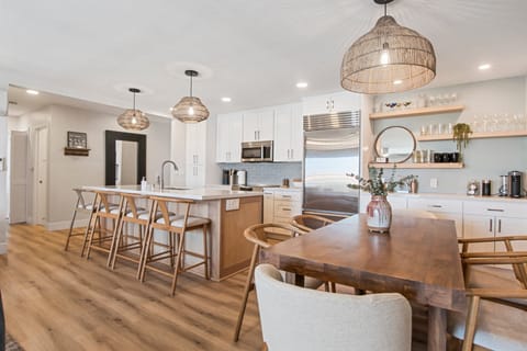 Dining area + built-in coffee and cocktail bar just off the kitchen and living area. Comfortable seating for 6 at the table and 4 at the bar.