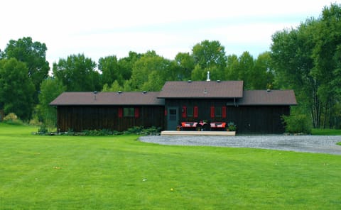 Welcome to the Shields River Hideaway, your home away from home