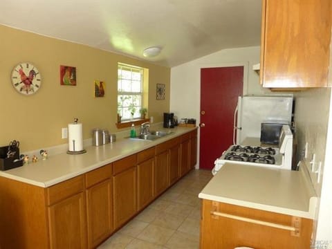 Kitchen (Cottage #4).