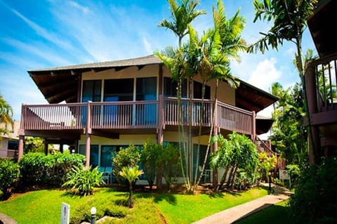 Large wrap-around lanai