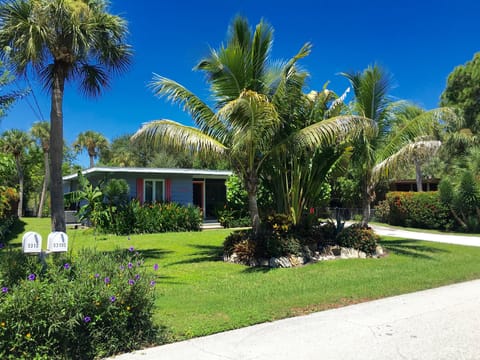 Welcome to The Blue Lagoon on the "heart" of Siesta Key
