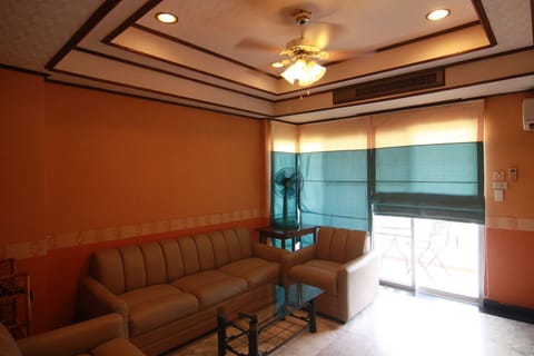 Room 605 Living Room