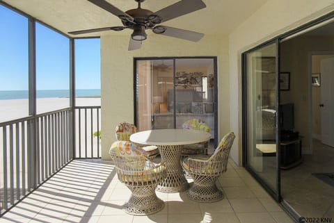 Welcome to Island Living at Carlos Pointe 421