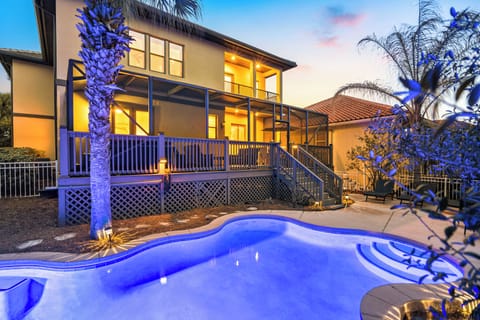 Large Private Pool Fenced In!!