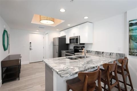 Kitchen with Breakfast Bar