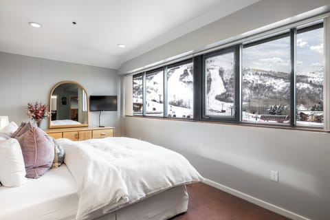 Bedroom 1 (Primary) Overlooking PCMR