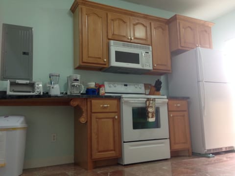 Kitchen with all appliances. Utensils available.