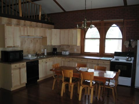 Full kitchen, with dining table.
