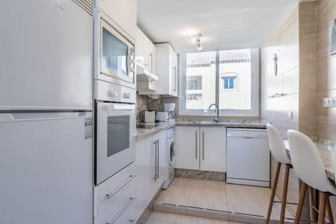 Well equipped independent kitchen