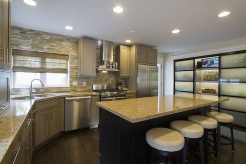 Kitchen bar seating for 4, fun to watch TV while prepping food.