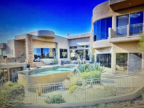 Large, Resort Style Backyard overlooking the Beautiful Golf Course.