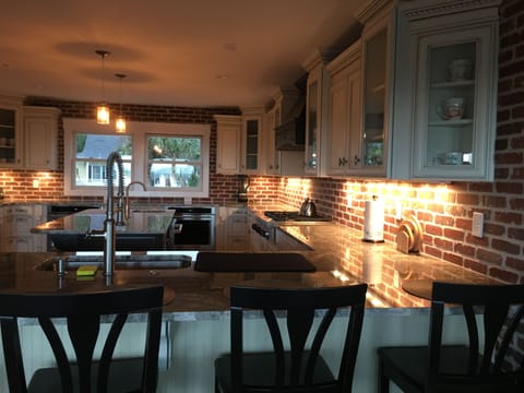 Full Gourmet Kitchen