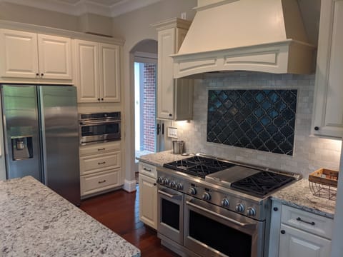 Kitchen (stove, microwave and refrigerator)