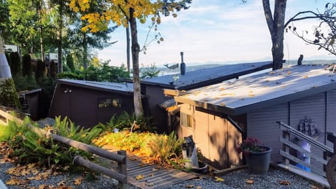 Parking area to front entrance.
