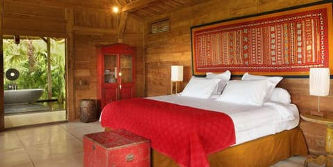 Traditional Joglo 3Bdrm Villa by Ocean