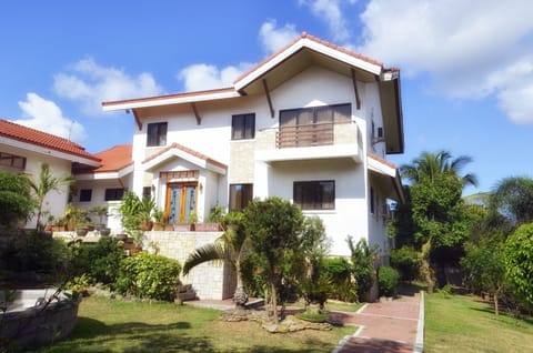 CARASUCHI VILLA GARDEN - Near TAGAYTAY
