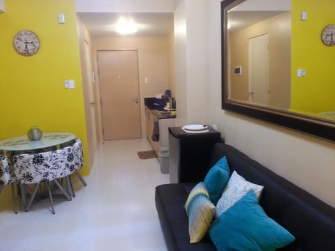 1-BR Condo Overlooking Taal Lake/Volcano
