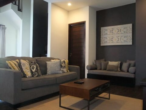 Magnificent 7 Bedroom Villa In Ubud;