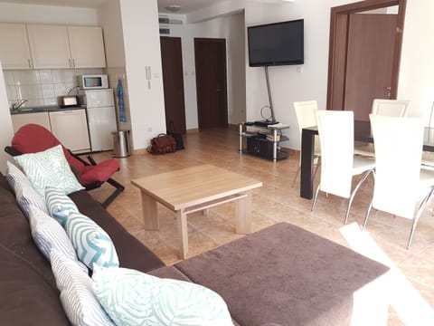 Kitchen & Living Area