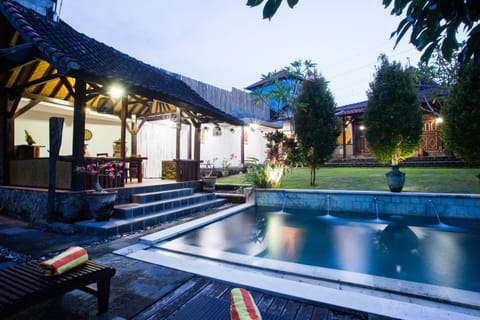 Private pool and Garden of Villa Kubu Ampo