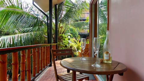 Islandview Holiday Villas, Poolside