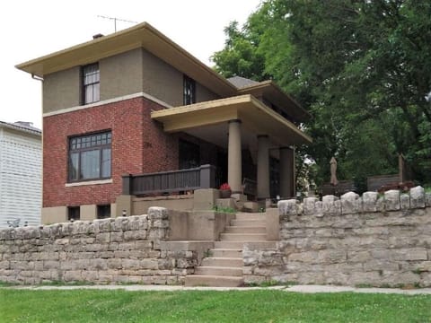  Elegant restored 1925 Prairie Craftsman