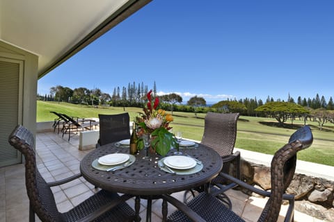 Beautiful views while you enjoy your meal on your lanai. 