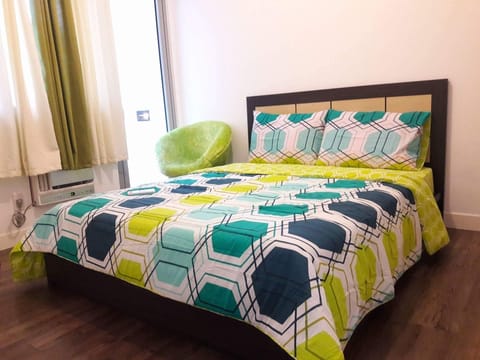 Cosy 2-Bedroom Unit at Commonwealth Q.C