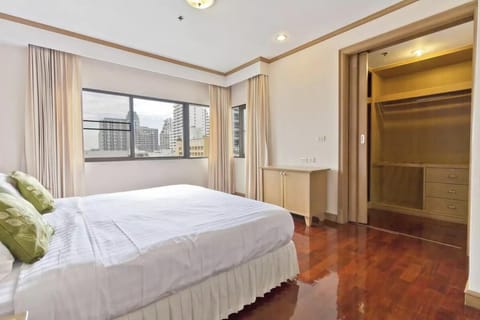 Cozy 2 Bedroom in the middle of Thong Lo
