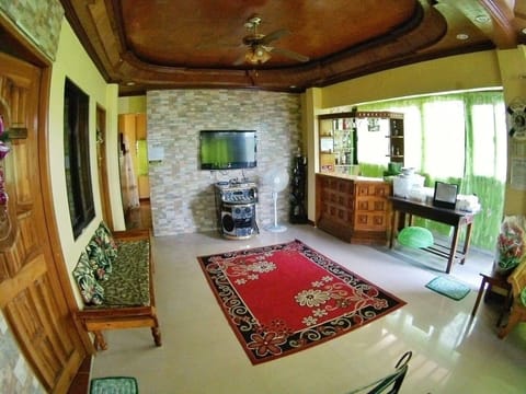 LAIYA BEACH HOUSE Rexon & Kiten 30pax