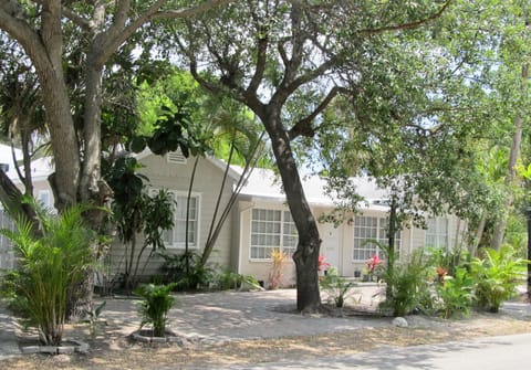 Charming Tropical Home
HomeAway #3015608 Ft. Lauderdale Florida Vacation Rental
