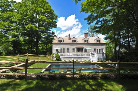 Country Cottage - Heated Pool 