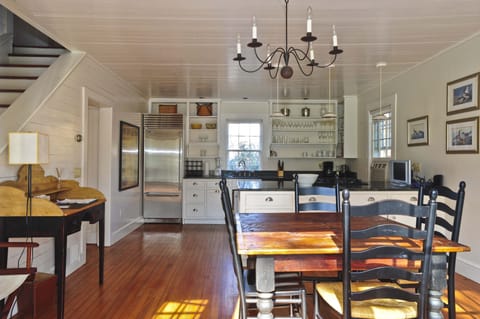 Eat-In Kitchen, Island