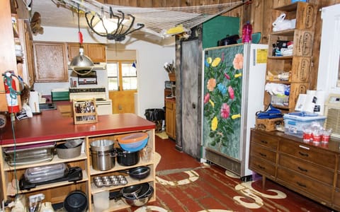 Cabin kitchen (fully equipped)