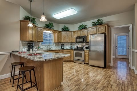 Smoky Mountain Chalet - Sunset Passion - Fully furnished kitchen with granite countertops and stainless steel appliances