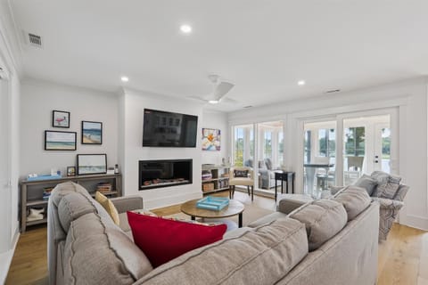 4 Lands End Court in Sea Pines