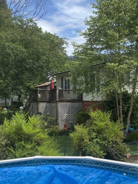 Guest House located upstairs over the garage. View from the pool and hot tub.