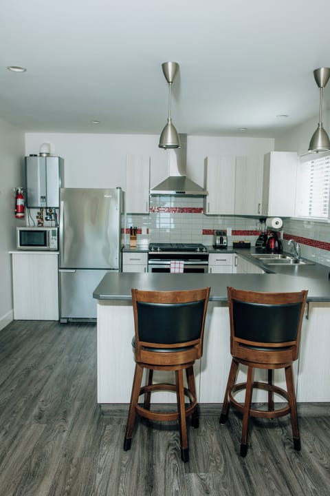 Kitchen with eating bar