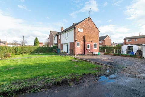 Secure gated parking for 6 / 8 cars / VANS
