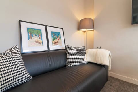 e4ed7872-0bb0-43bb-8433-ef2804389000