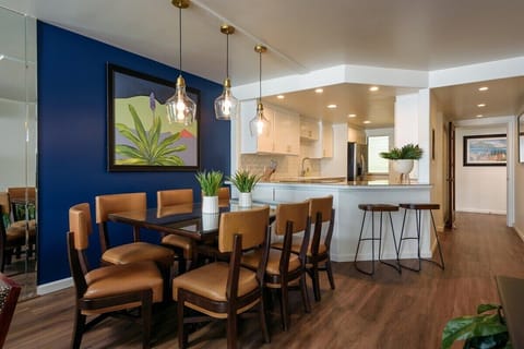 Gather and enjoy! This dining area with 7 seats and a chic kitchen is ideal for shared moments.